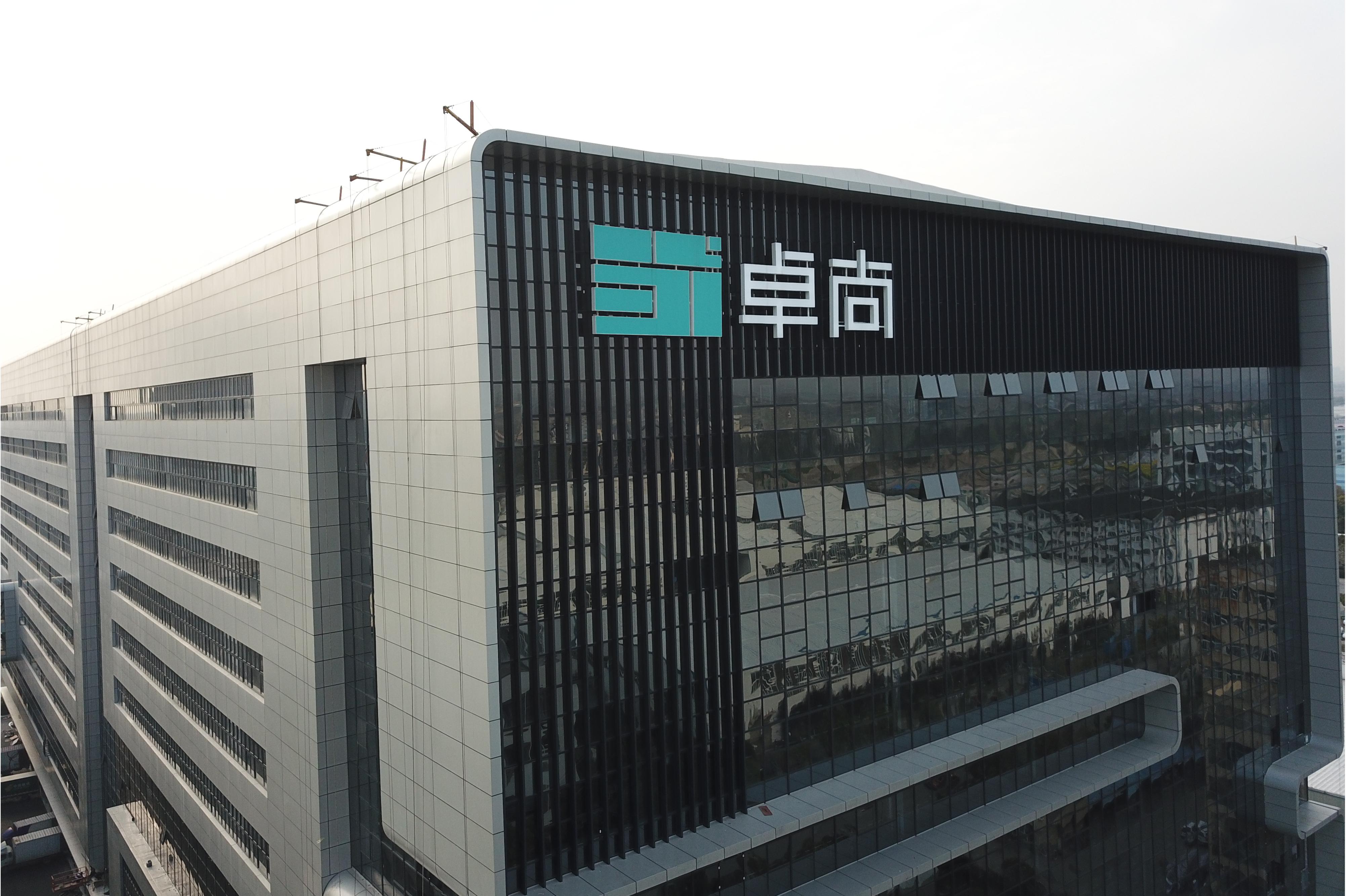 新闻 | 海洋之神HY590中标卓尚服饰输送分拣项目