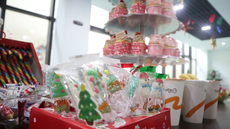 缤纷平安夜,欢乐圣诞节 | 海洋之神HY590举办第四季度员工集体生日会