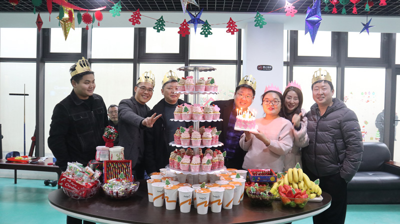 缤纷平安夜,欢乐圣诞节 | 海洋之神HY590举办第四季度员工集体生日会
