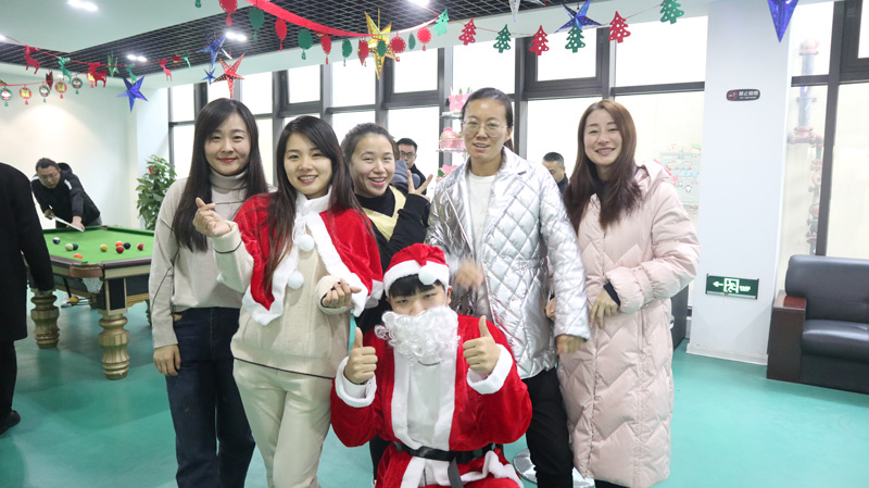 缤纷平安夜,欢乐圣诞节 | 海洋之神HY590举办第四季度员工集体生日会
