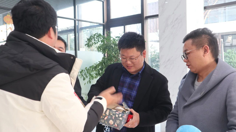 缤纷平安夜,欢乐圣诞节 | 海洋之神HY590举办第四季度员工集体生日会