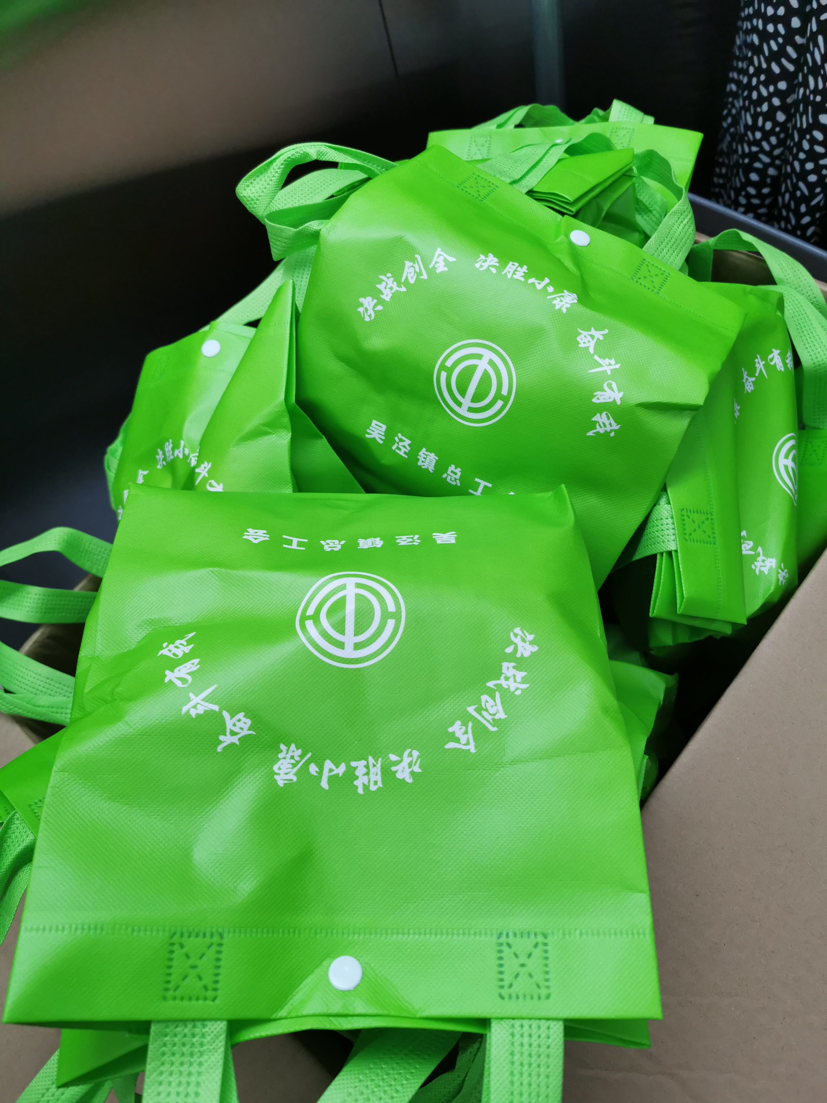 关爱职工 · 夏送清凉 | 海洋之神HY590工会赴一线送清凉,致敬高温下的坚守