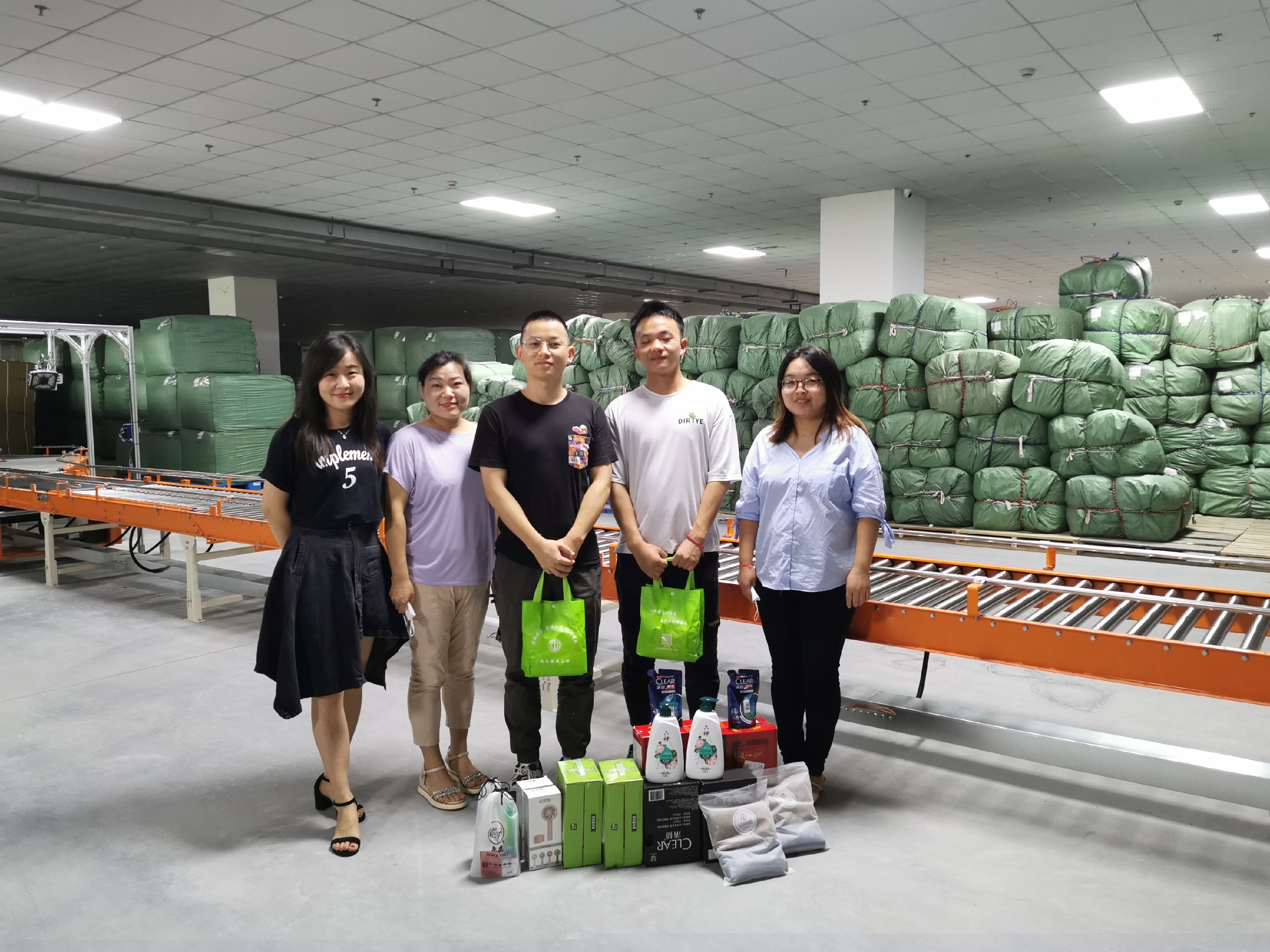 关爱职工 · 夏送清凉 | 海洋之神HY590工会赴一线送清凉,致敬高温下的坚守