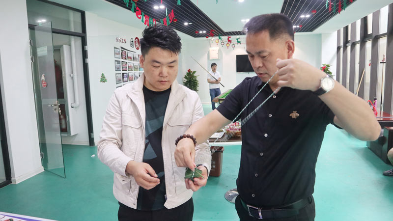 品粽香滋味,绘多彩生活 | 海洋之神HY590举办“包粽子 · 绘彩蛋 · 迎端午”主题活动