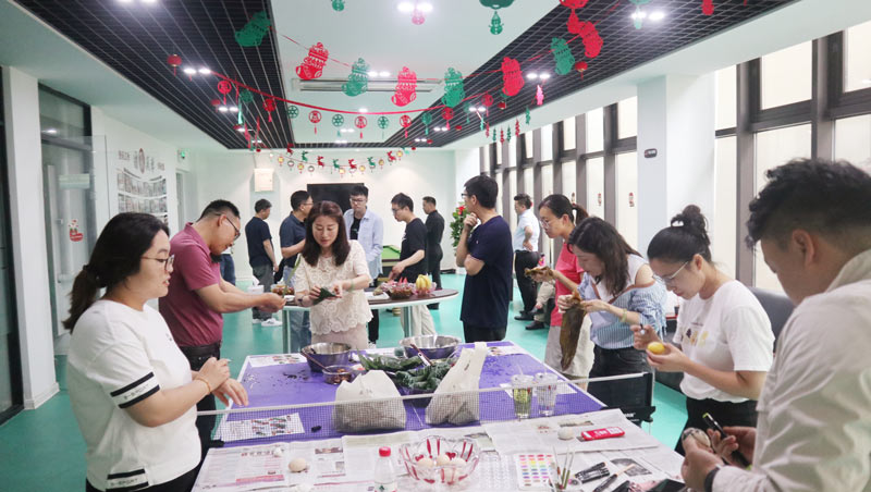 品粽香滋味,绘多彩生活 | 海洋之神HY590举办“包粽子 · 绘彩蛋 · 迎端午”主题活动