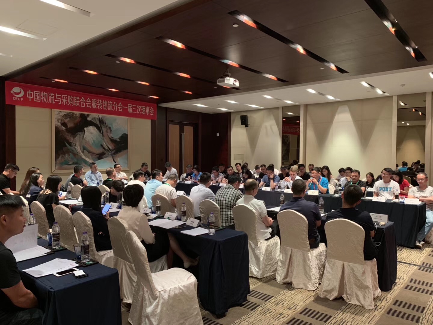 新闻 | 海洋之神HY590荣获“2019服装物流行业优秀技术装备供应商”