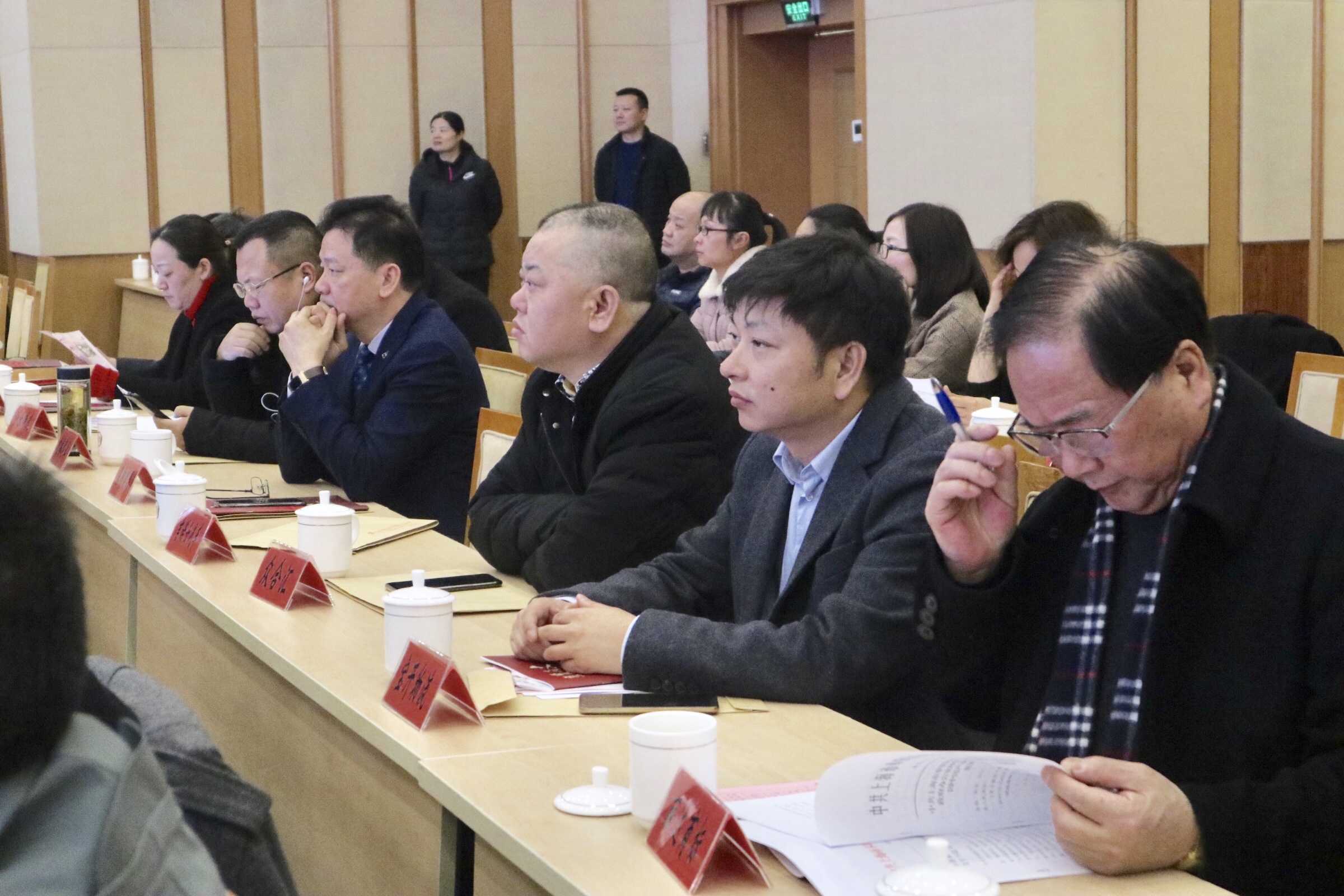 奉贤区奉城镇年度先进表彰大会 | 海洋之神HY590荣获“纳税百强企业”