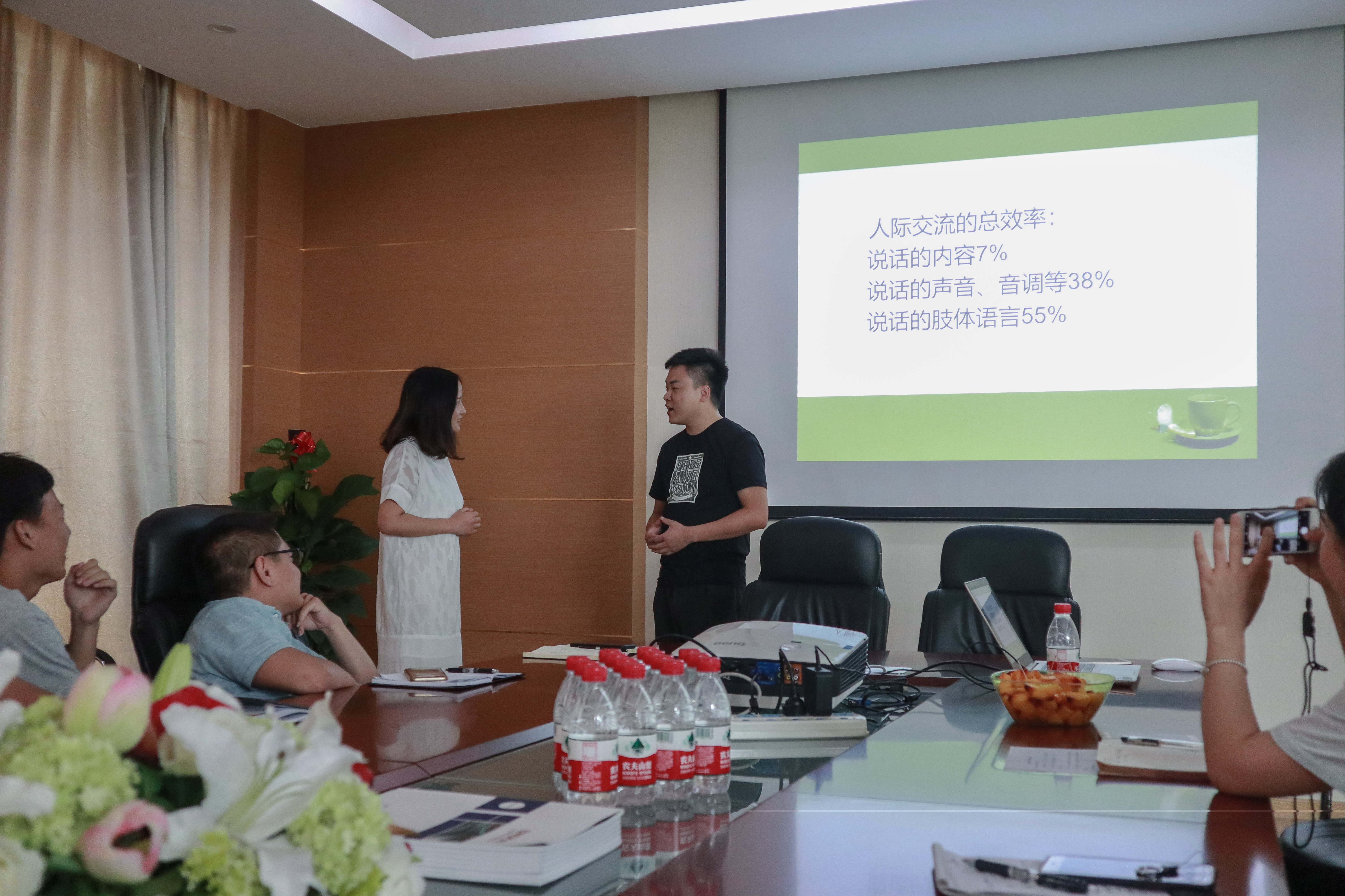 助力成长·从心出发 | 海洋之神HY590智能举办“人际交往与沟通技巧”专题心理讲座