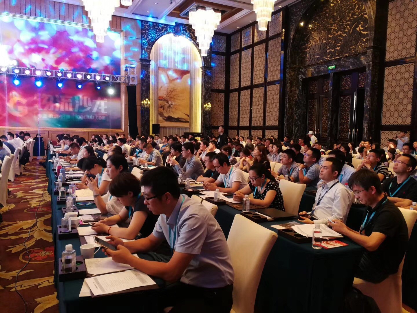 2018智慧物流高峰论坛 | 海洋之神HY590常务副总裁王雷应邀作主题演讲为活动添彩