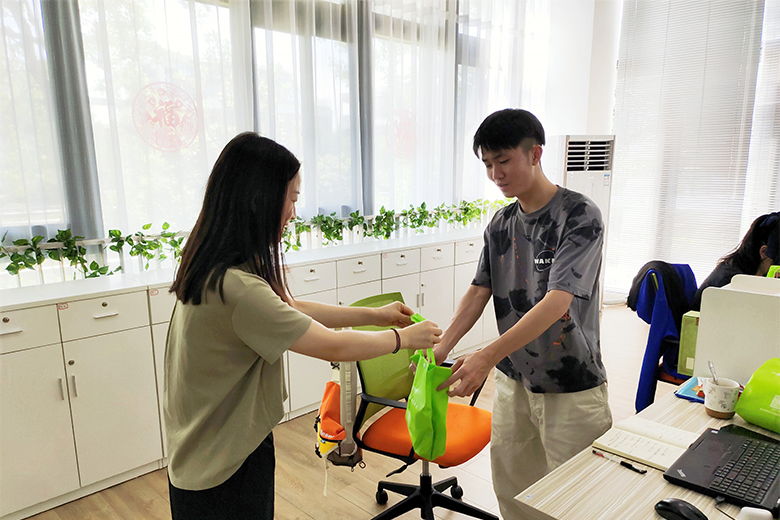 夏送清凉,情系一线|致高温下坚守岗位的一线员工