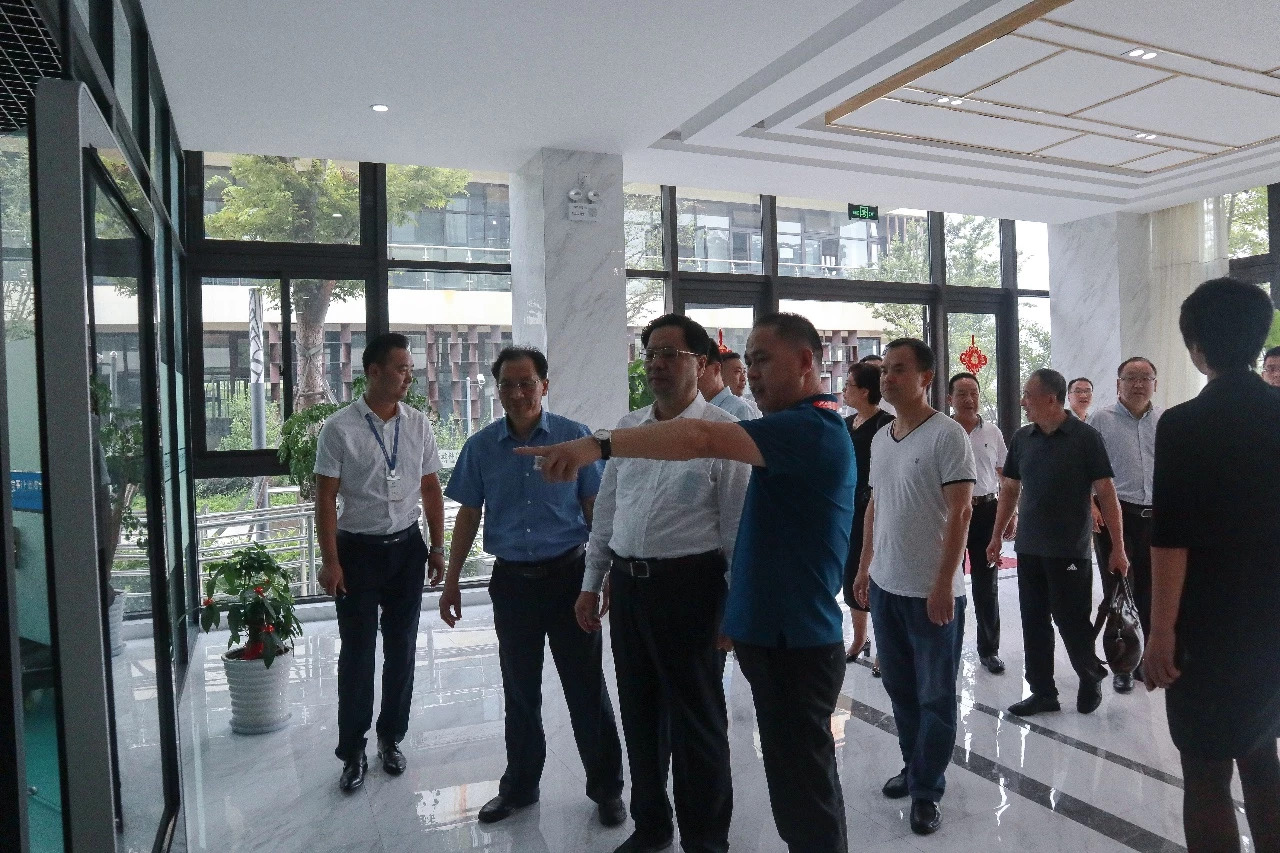 快讯 | 河北省工信厅、石家庄市委市政府领导莅临海洋之神HY590智能参观考察