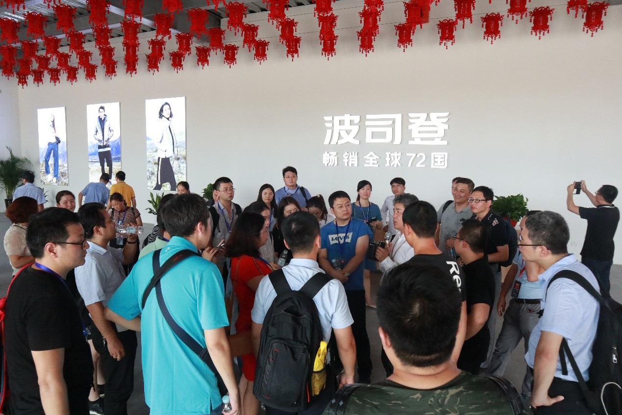 海洋之神HY590集成服装行业代表项目 | 波司登集团智能配送中心迎业内众嘉宾集体参观