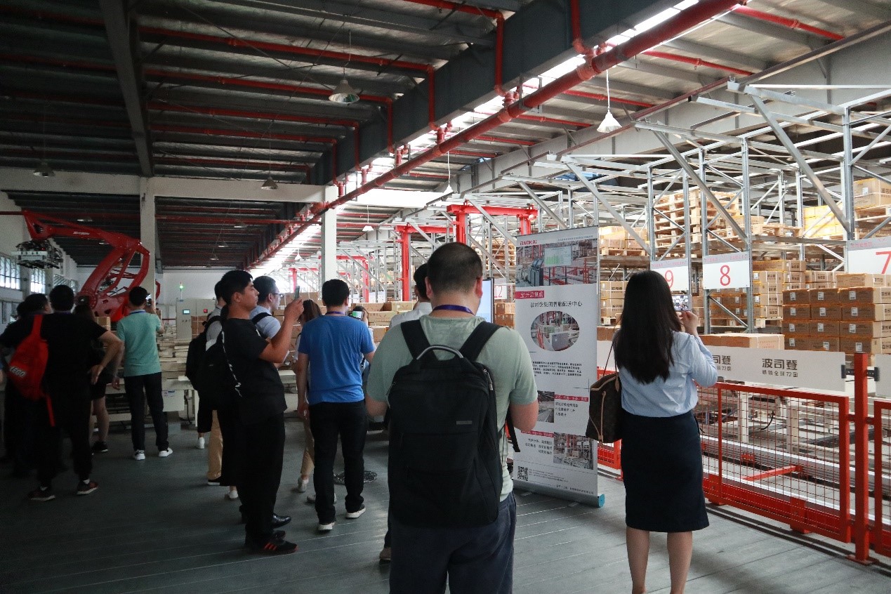 海洋之神HY590集成服装行业代表项目 | 波司登集团智能配送中心迎业内众嘉宾集体参观
