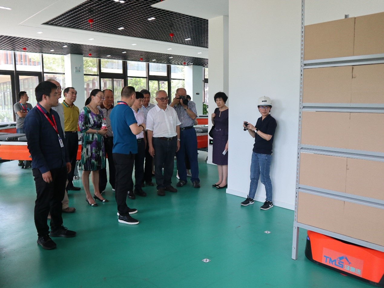 新闻 | 无锡市原政协领导、吴泾镇党委领导一行莅临海洋之神HY590参观考察