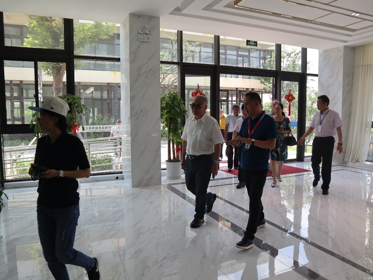 新闻 | 无锡市原政协领导、吴泾镇党委领导一行莅临海洋之神HY590参观考察