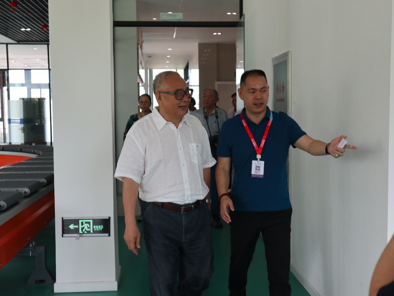 新闻 | 无锡市原政协领导、吴泾镇党委领导一行莅临海洋之神HY590参观考察