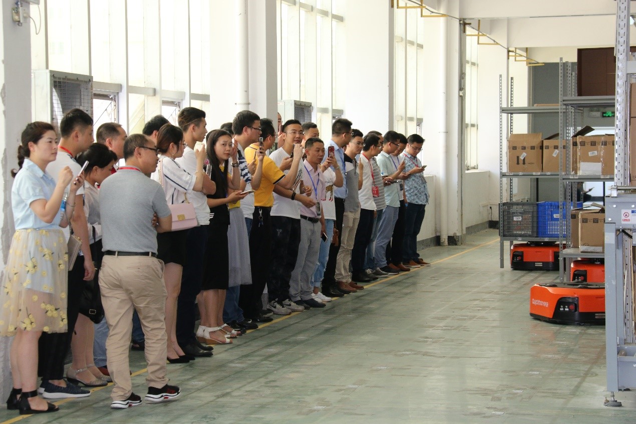 海洋之神HY590常务副总裁王雷：“新零售环境下的物流中心规划”主题分享 | UR服饰物流中心迎百余服装物流经理人现场参观