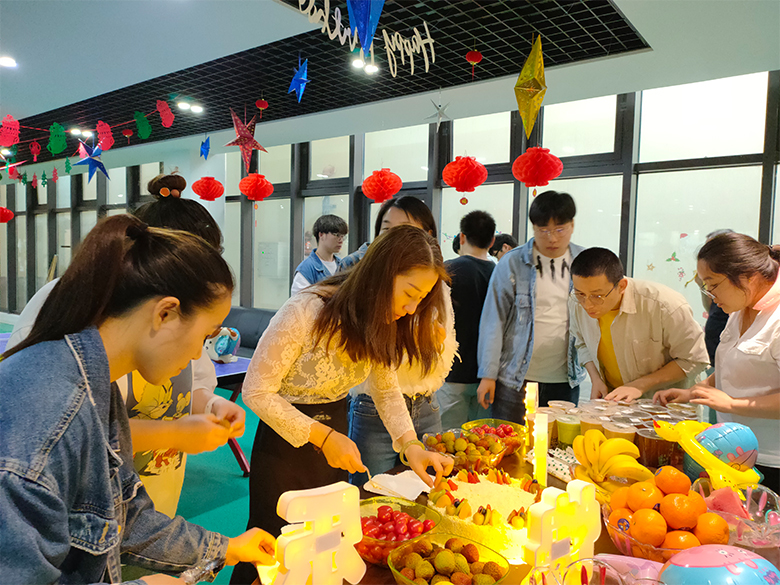 员工集体生日会|温馨五月,感恩有你,携手同行