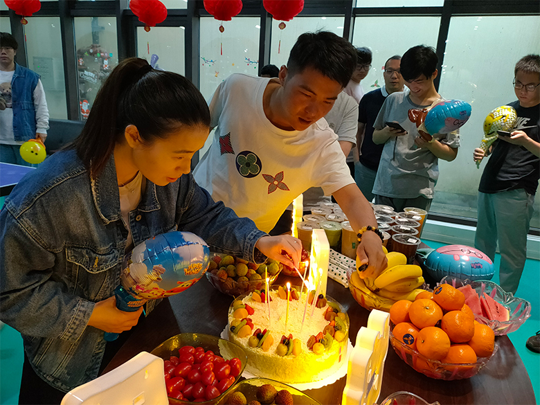 员工集体生日会|温馨五月,感恩有你,携手同行