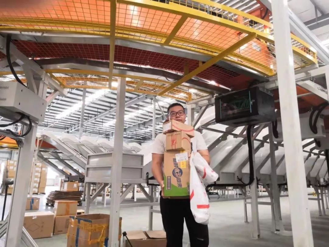 夏送清凉,集体庆生,慰问一线 | 致我们的一线伙伴:辛苦了!