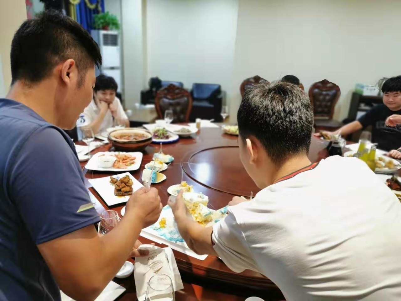 夏送清凉,集体庆生,慰问一线 | 致我们的一线伙伴:辛苦了!