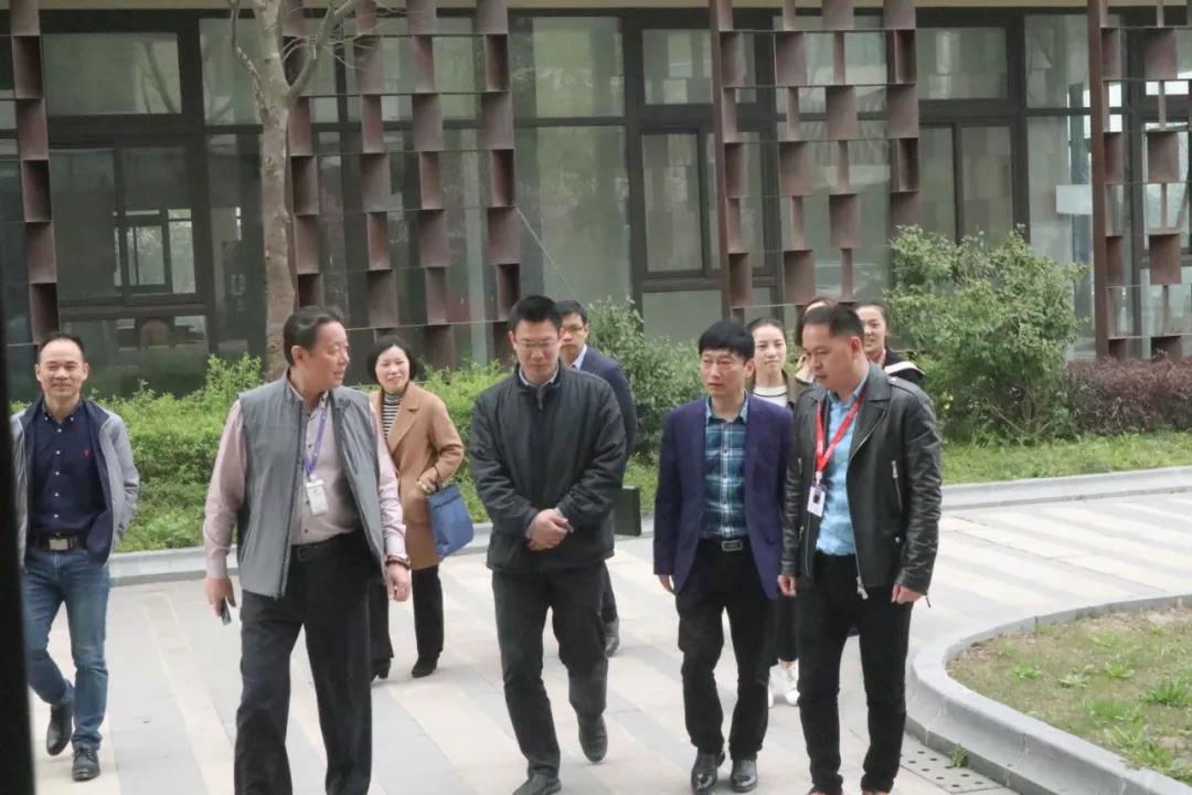 简讯 | 党建引领，助力企业发展！上海市委党校领导一行莅临海洋之神HY590考察调研！