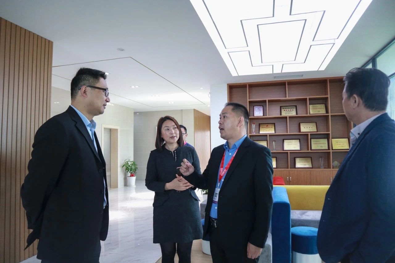 快讯 | 热烈欢迎吴泾镇领导莅临海洋之神HY590指导工作！