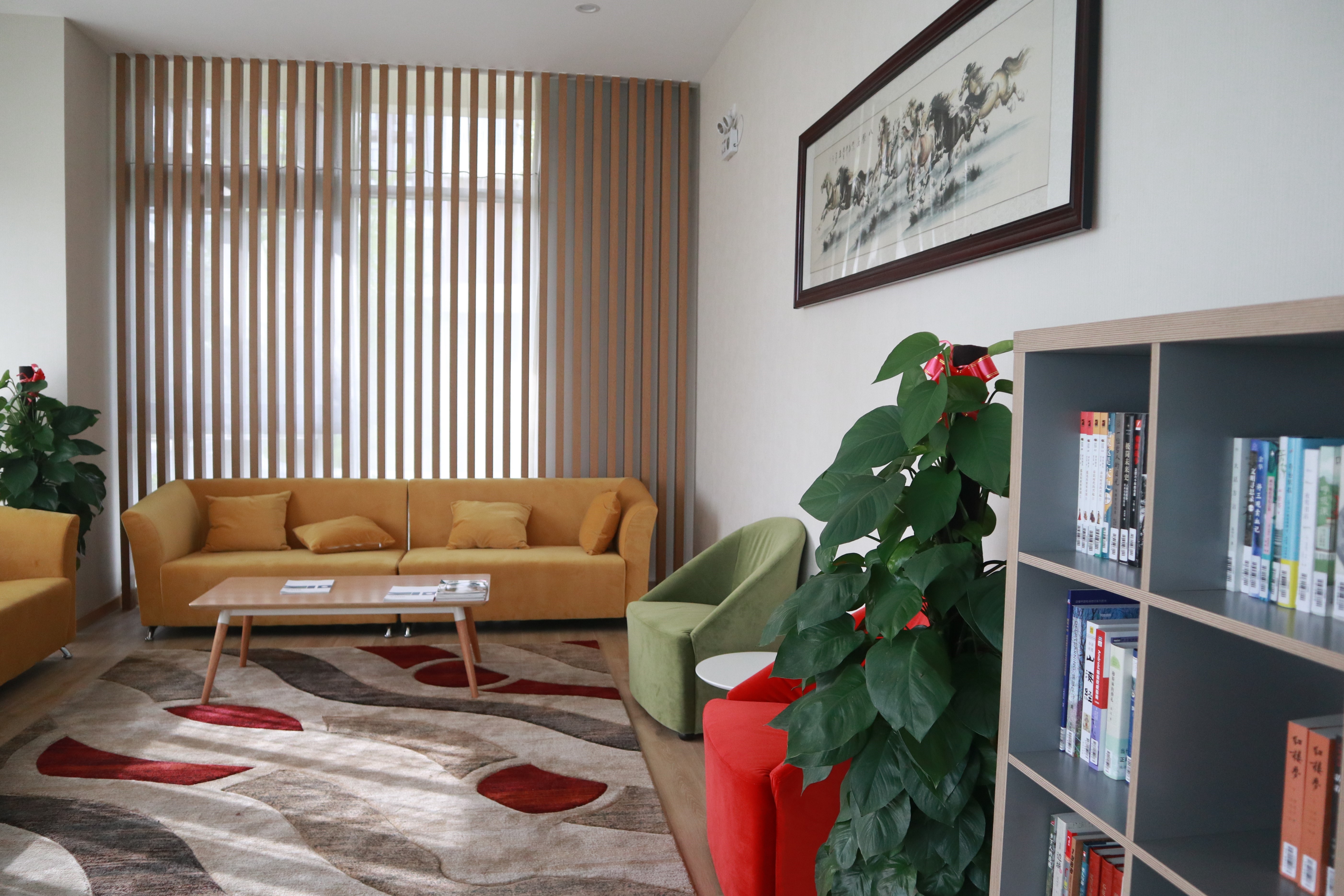 企业书香 | 海洋之神HY590新建职工书屋,“小书屋”构建精神“大家园”