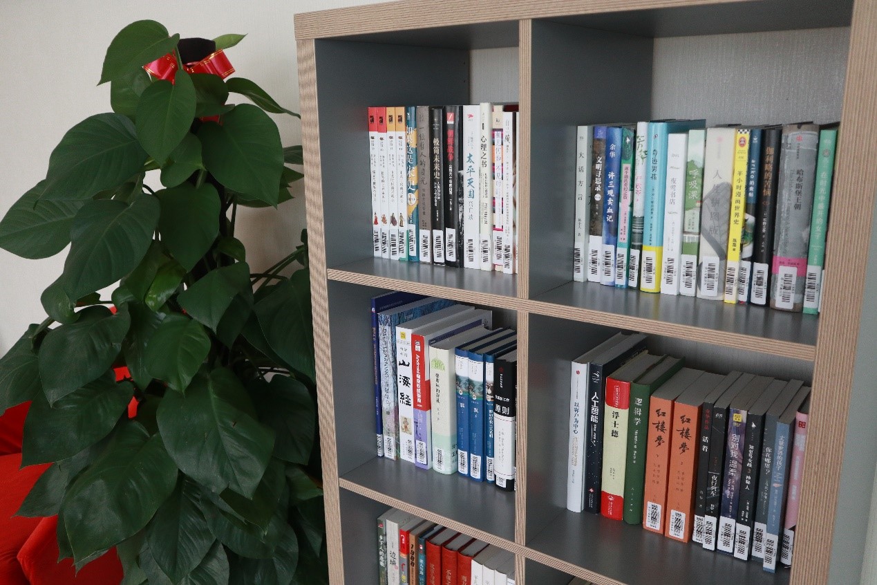 企业书香 | 海洋之神HY590新建职工书屋,“小书屋”构建精神“大家园”